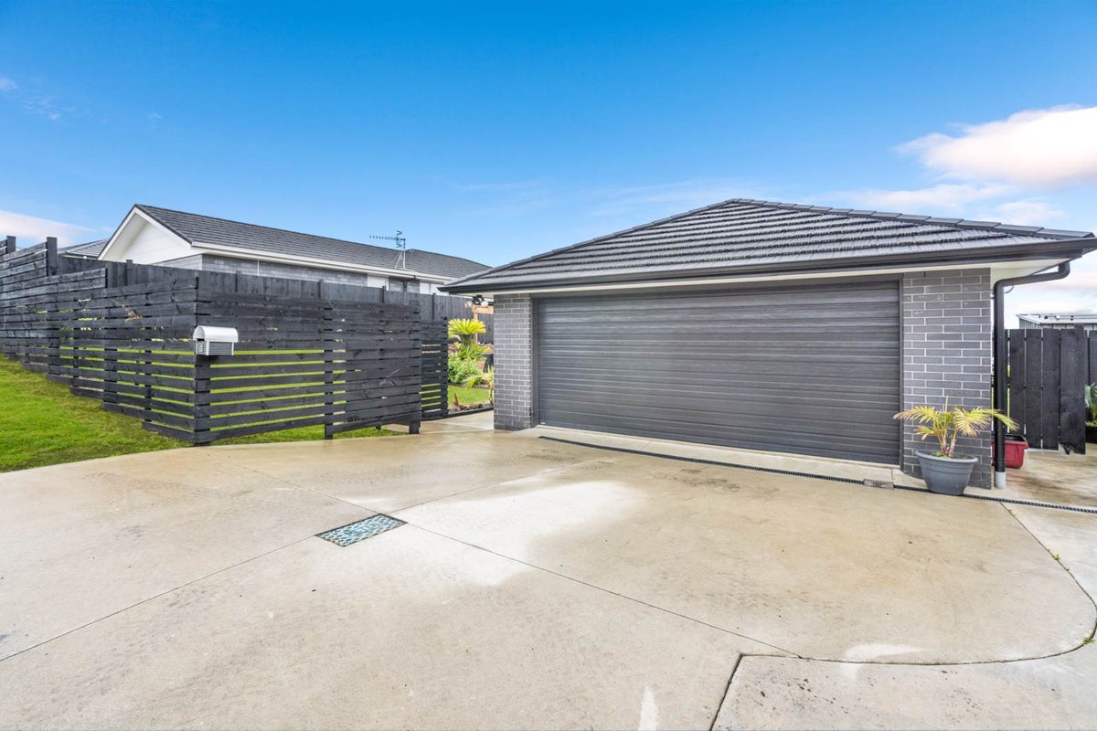 4 Muirfield Rise, Kamo, Whangarei - Carousel 1