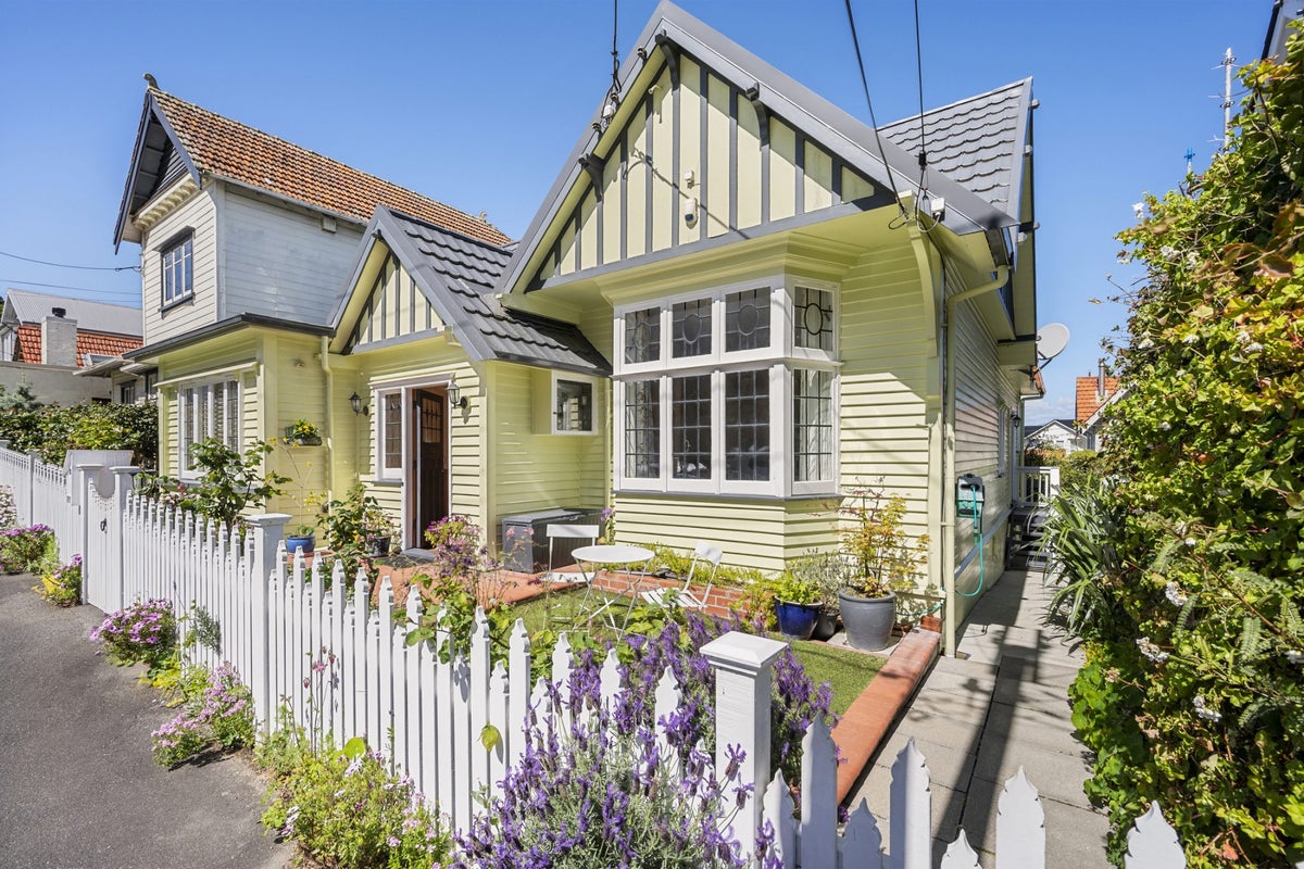 18 Burnell Avenue, Thorndon, Wellington - Carousel 1