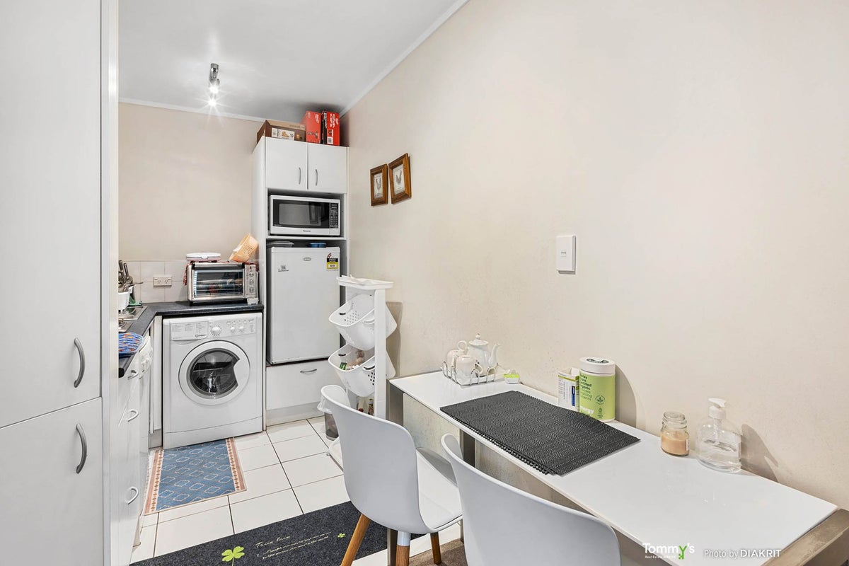 19A Park Street, Thorndon, Wellington - Carousel 1