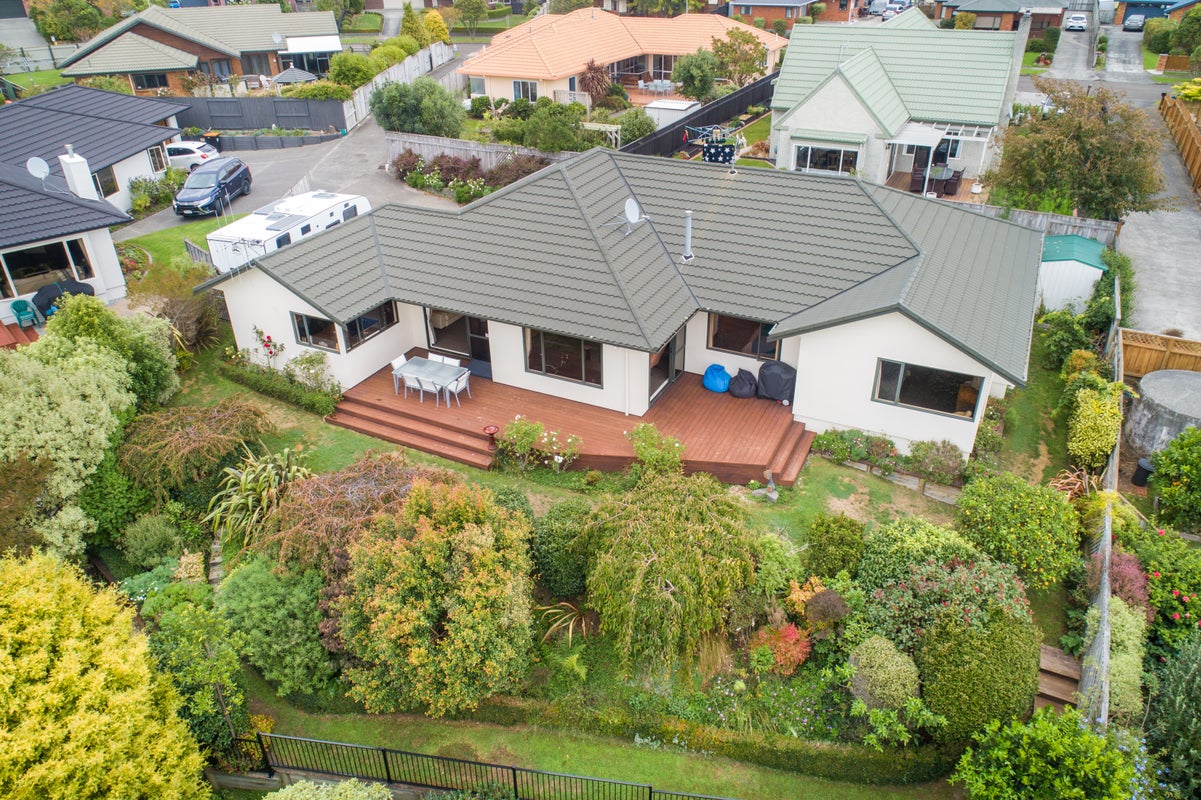 15 Greenwood Place, Fitzherbert, Palmerston North - Carousel 1