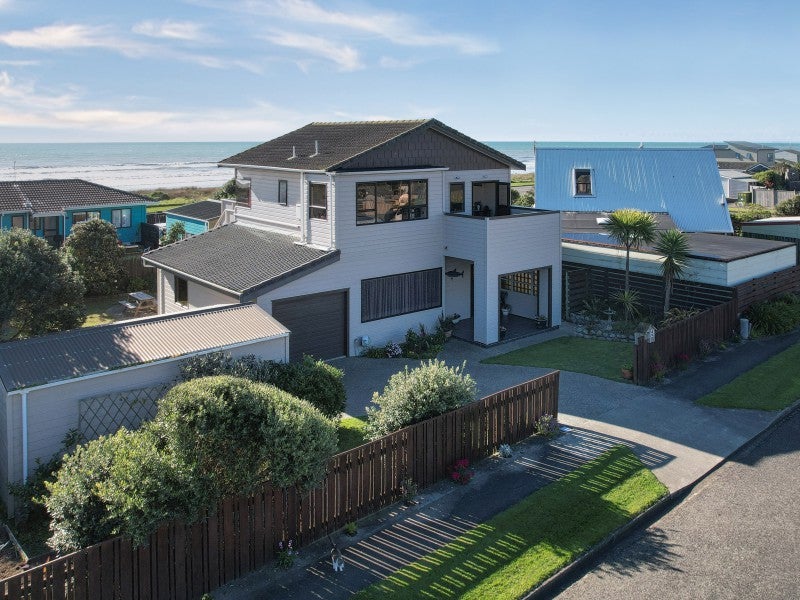 4 Scott Avenue, Otaki Beach, Otaki - Carousel 1