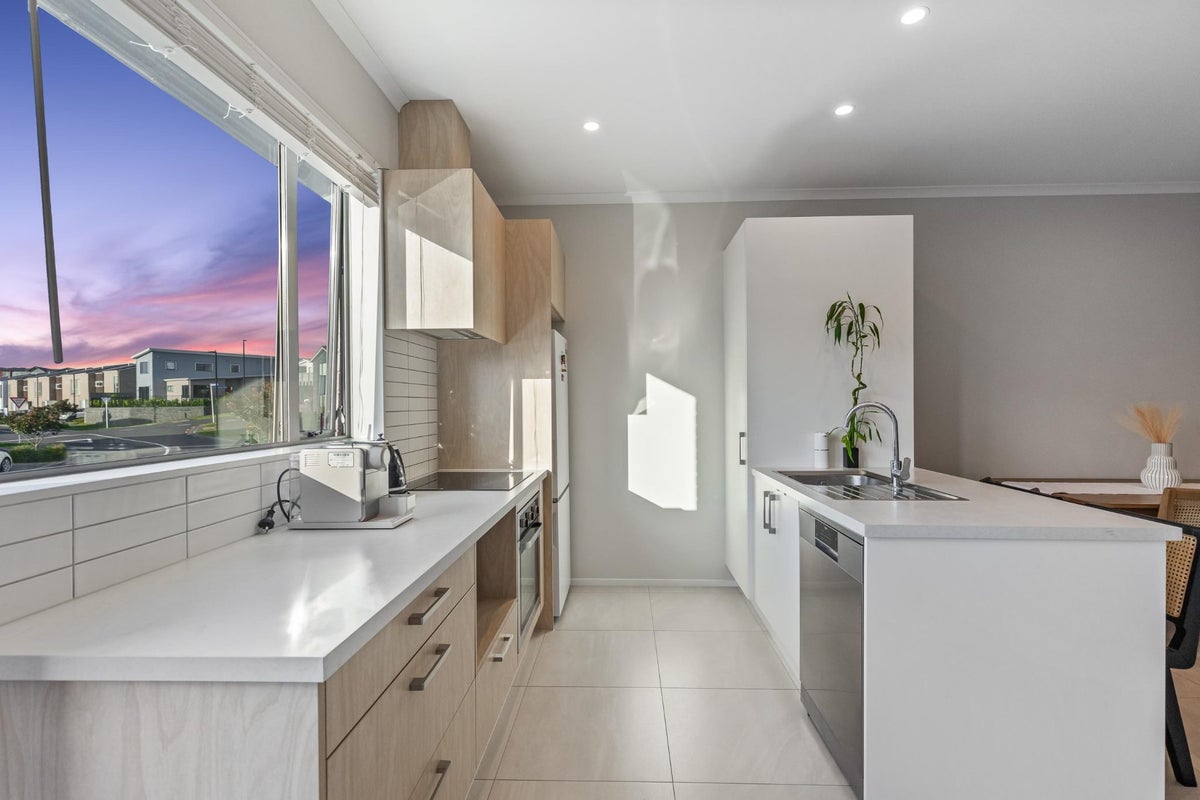 75 Roundel Crescent, Whenuapai, Auckland - Carousel 1