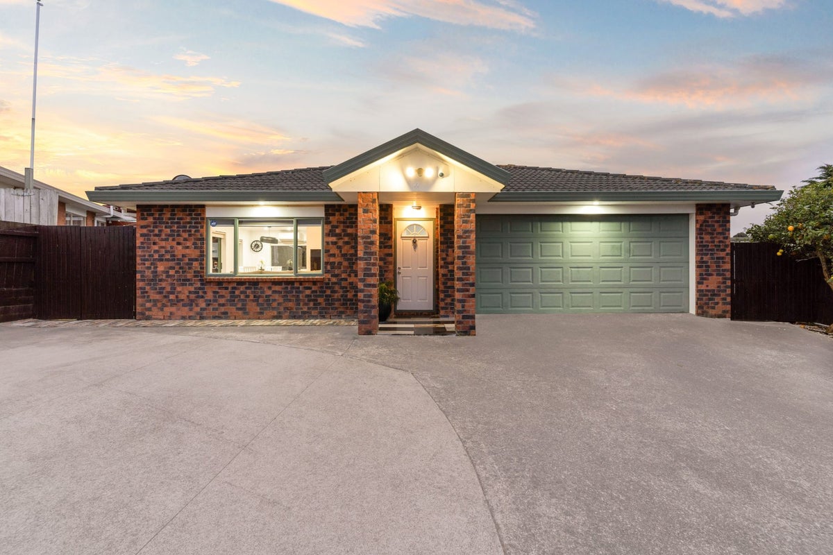 27 Bellville Drive, Clendon Park, Auckland - Carousel 1