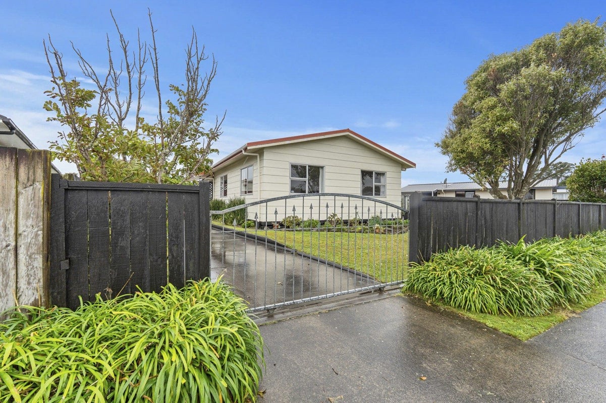 219 Parklands Avenue, Bell Block, New Plymouth - Carousel 1