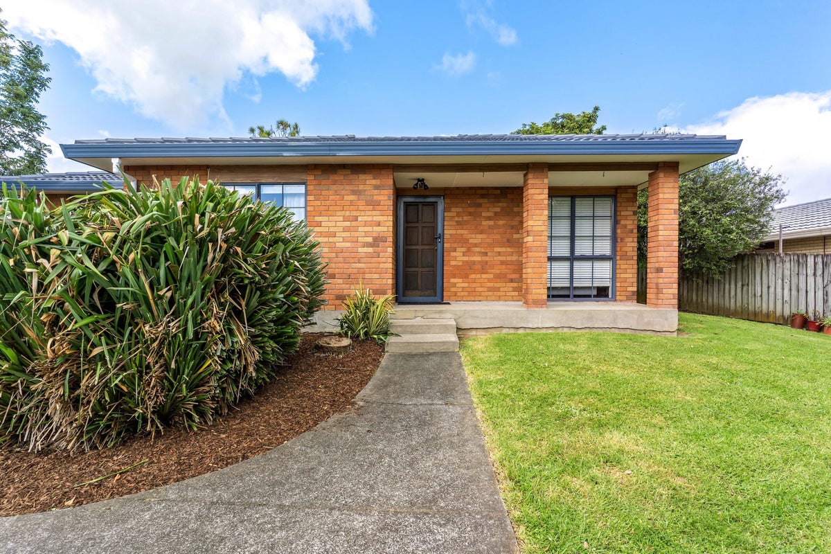 3 Woodlark Close, Weymouth, Auckland - Carousel 1