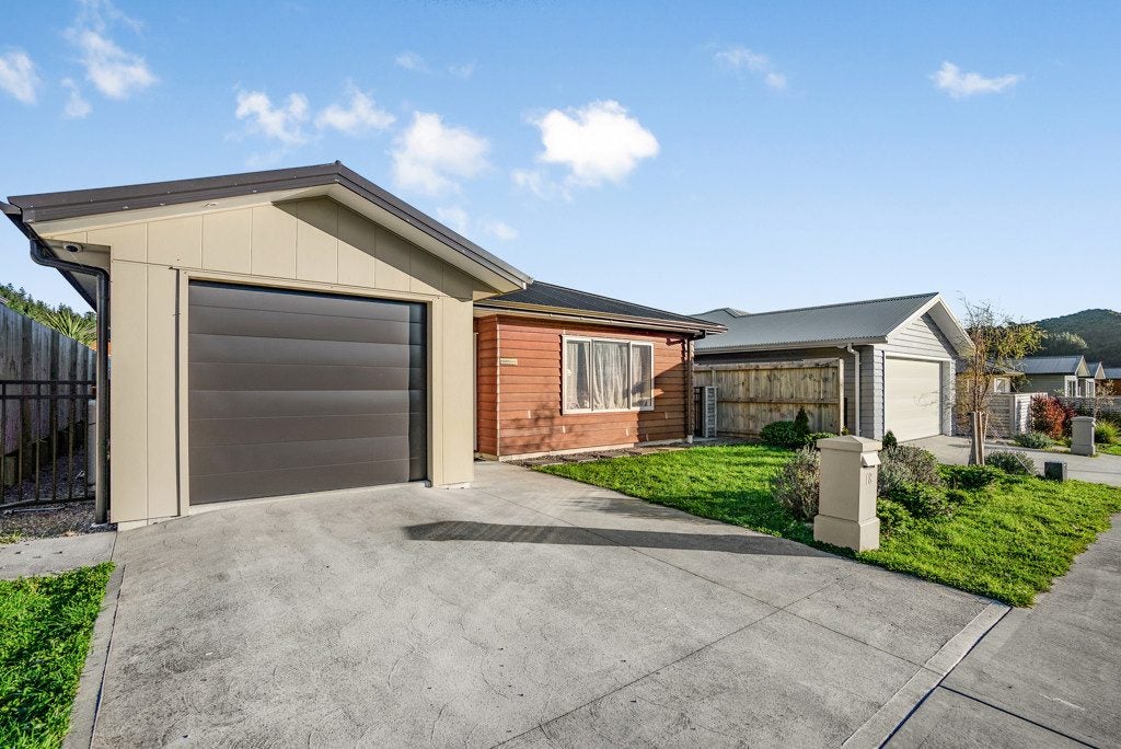 18 Brian Hughes Road, Wainuiomata, Lower Hutt - Carousel 1