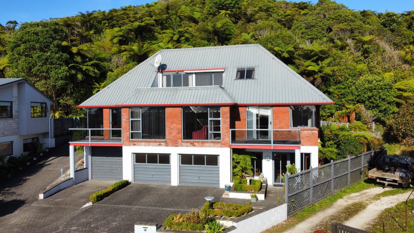 27 Loris Place, Karoro, Greymouth - Carousel 1