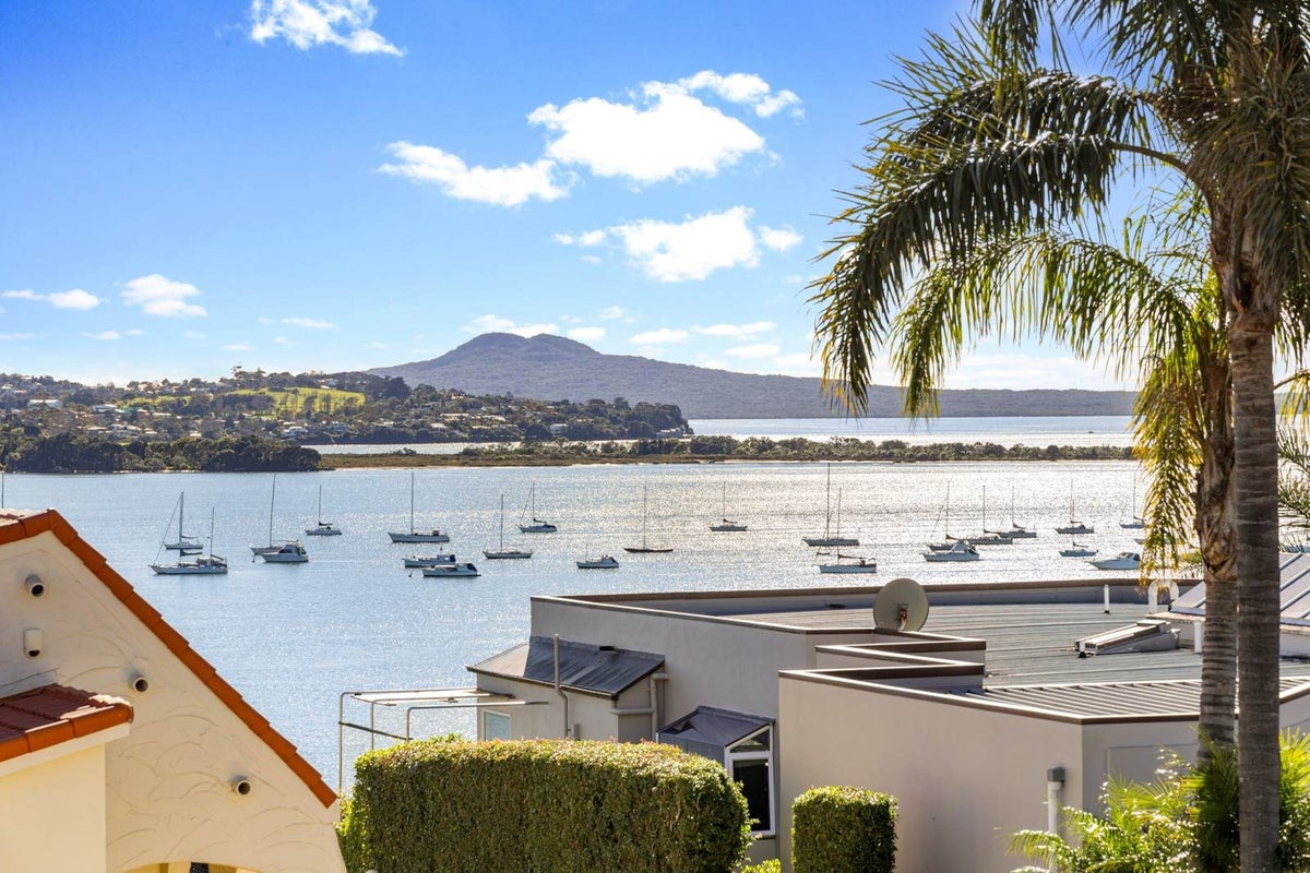 5 Lilford Place, Half Moon Bay, Auckland - Carousel 1