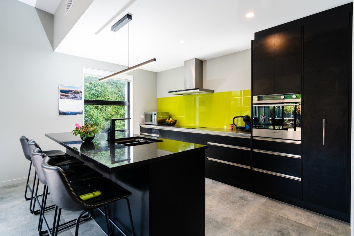 6 Pukatea Close, Raumati Beach, Paraparaumu - Carousel 2