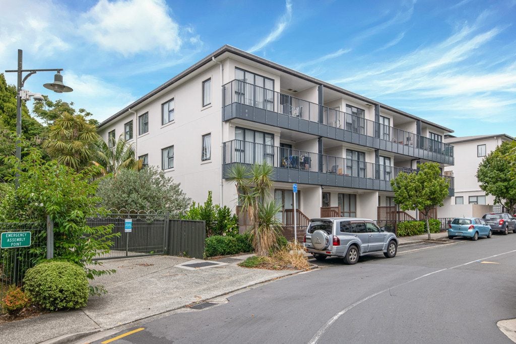 3E/1 Wadier Place, Henderson, Auckland - Carousel 1