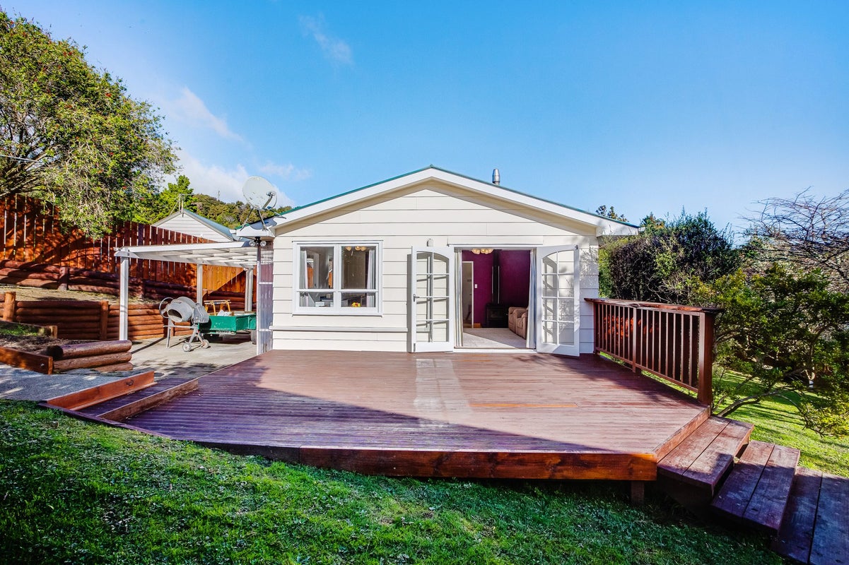 4 Mokopuna Grove, Stokes Valley, Lower Hutt - Carousel 1