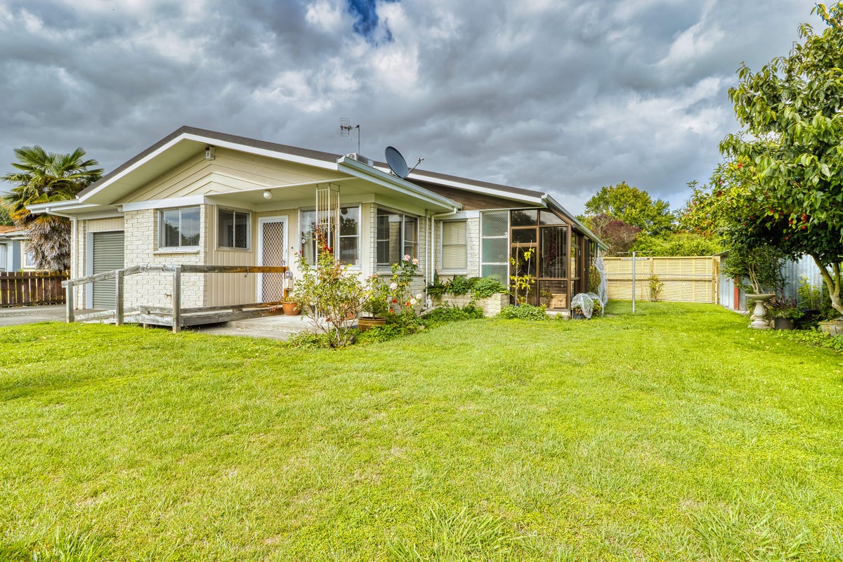 203 Pattison Road, Akina, Hastings - Carousel 1