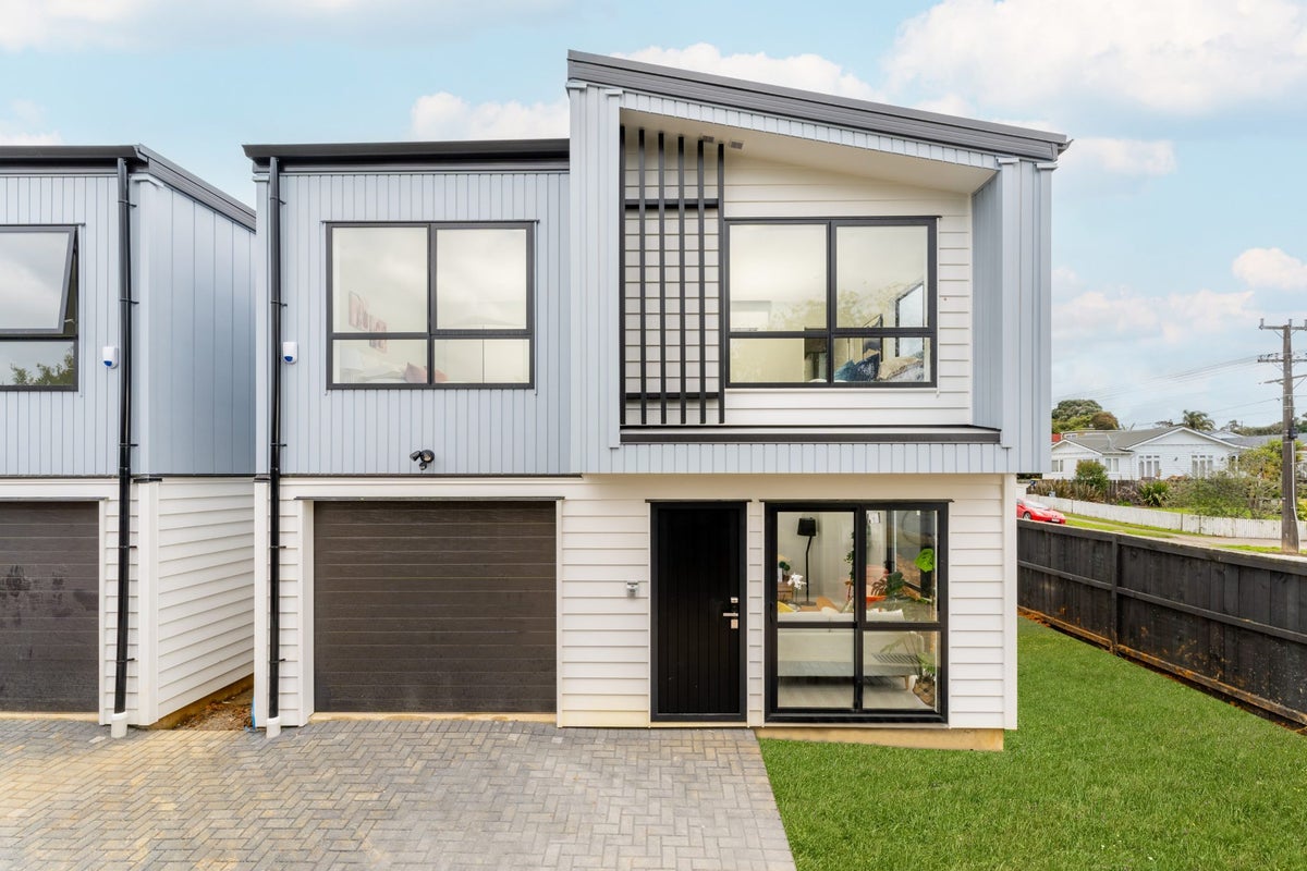 3 Lynwood Road, New Lynn, Auckland - Carousel 1
