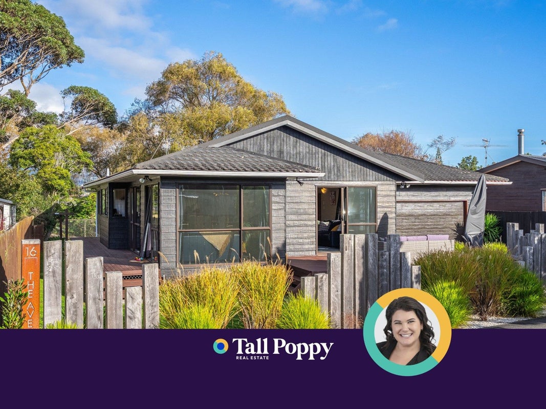 16 The Avenue, Paraparaumu Beach, Paraparaumu - Carousel 1