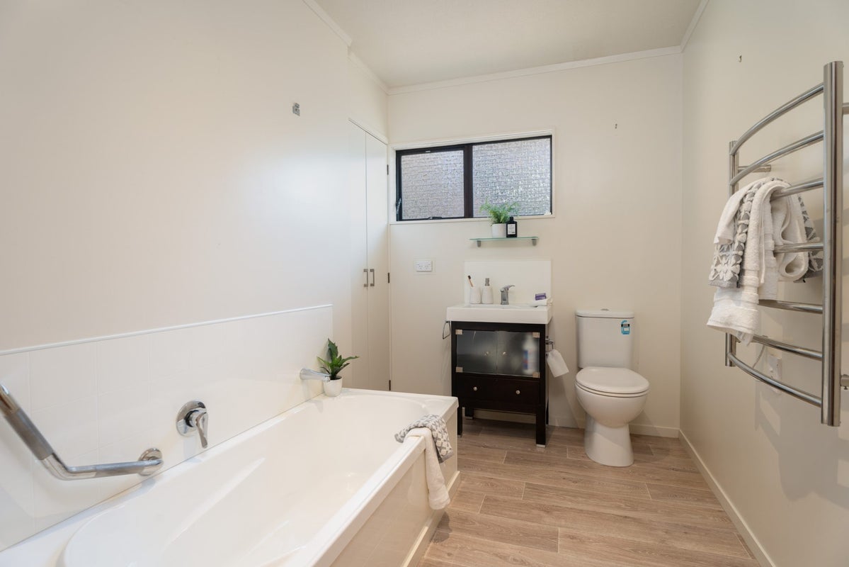 8 Maywood Grove, Churton Park, Wellington - Carousel 20