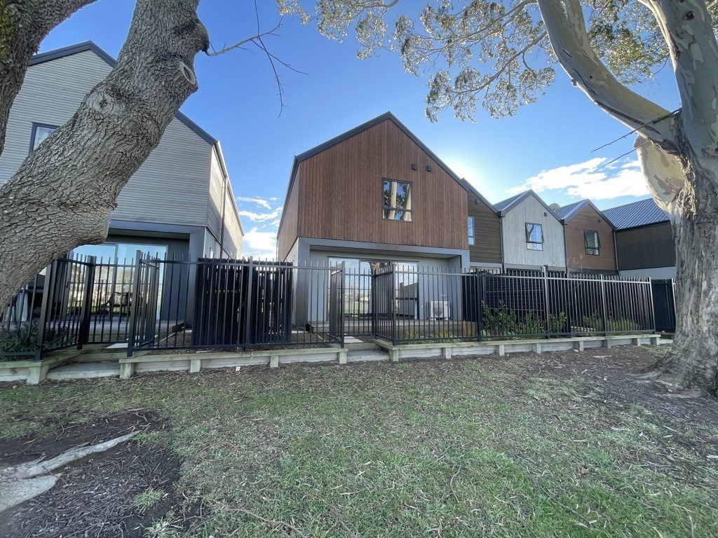 15 Malaga Crescent, Harewood, Christchurch - Carousel 15