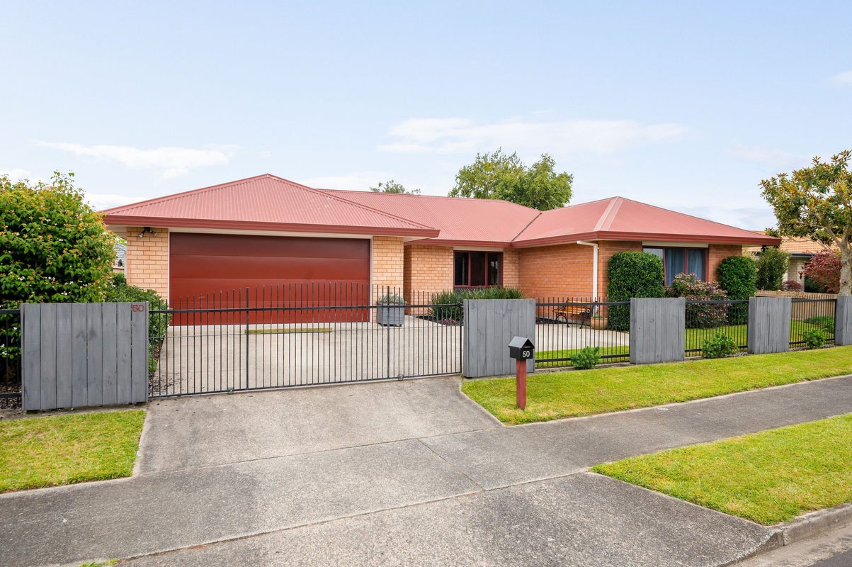 50 Tuirangi Street, Flagstaff, Hamilton - Carousel 1