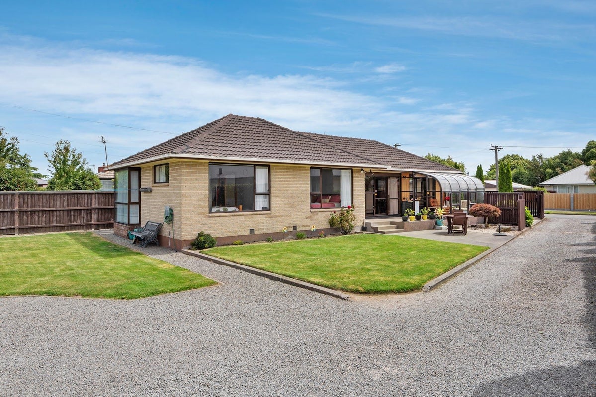 32 Martbern Crescent, Bishopdale, Christchurch - Carousel 2