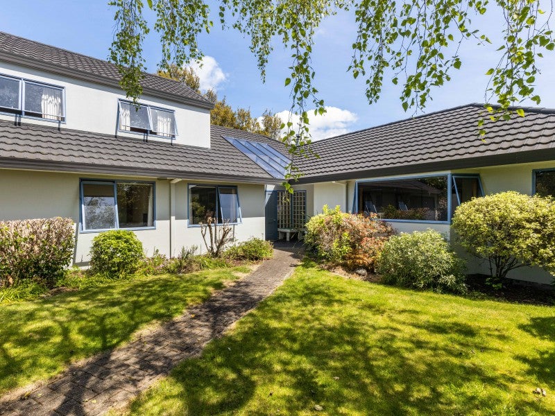 10D Kinross Drive, Merrilands, New Plymouth - Carousel 1