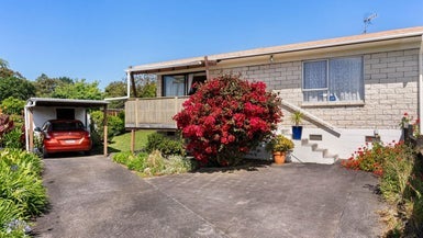 2/4 Dalwhinnie Parade, Highland Park, Auckland - Carousel 1
