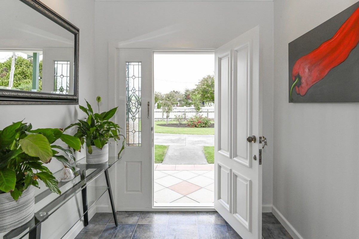 909 Harding Road, Camberley, Hastings - Carousel 2