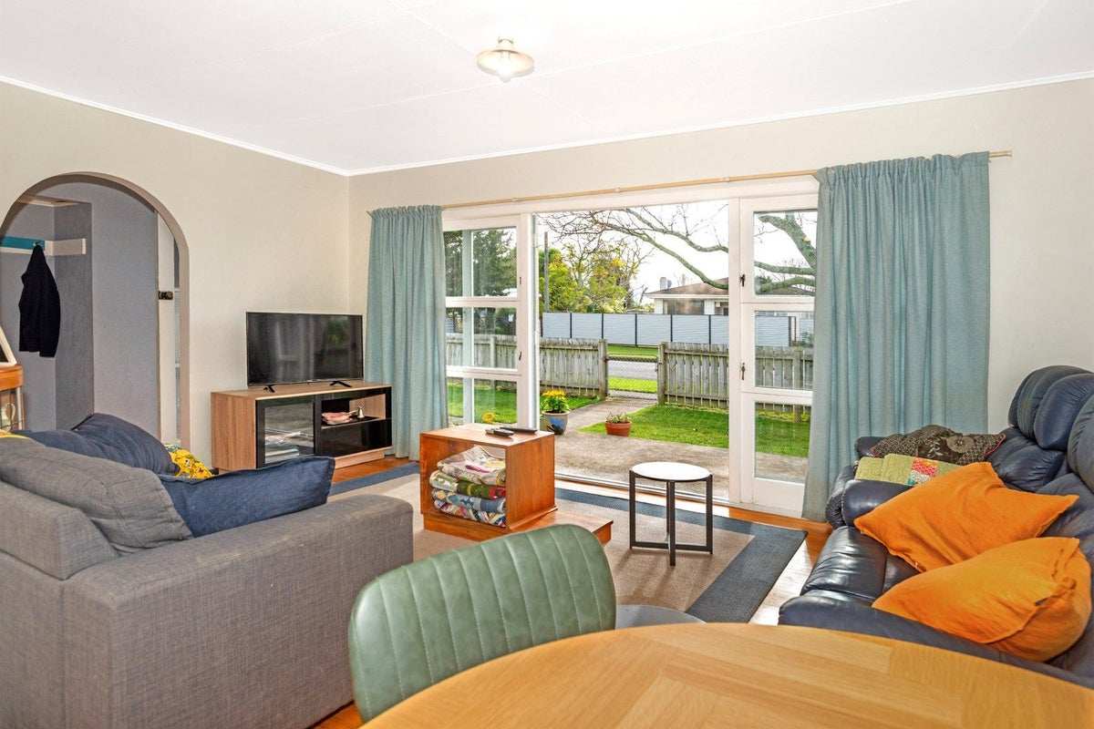 1 Redmond Street, Elgin, Gisborne - Carousel 2