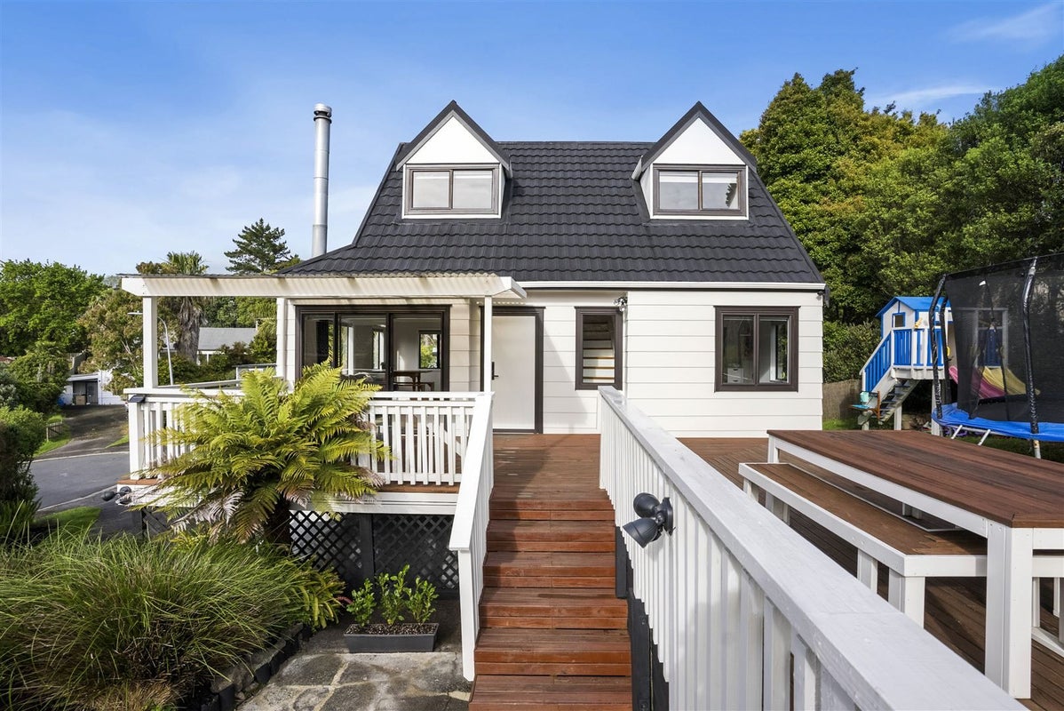 13 Tacitus Place, Totara Vale, Auckland - Carousel 1