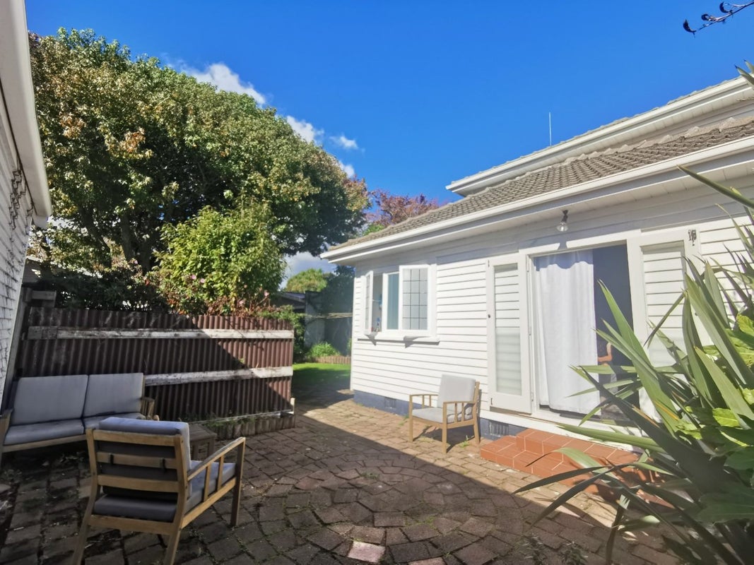 12 Cornwall Street, Hutt Central, Lower Hutt - Carousel 1