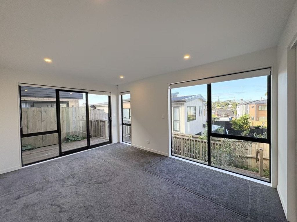 6 Monstedt Terrace, Windsor Park, Auckland - Carousel 2