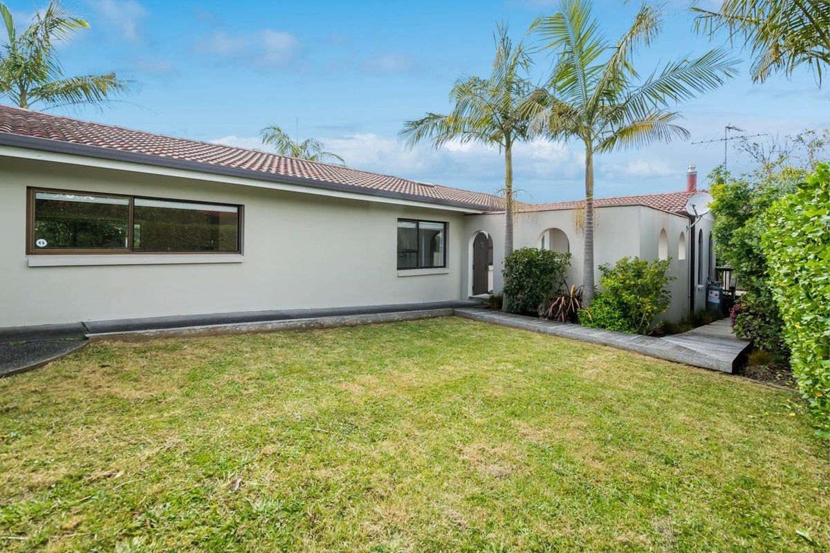 48 John Downs Drive, Browns Bay, Auckland - Carousel 2