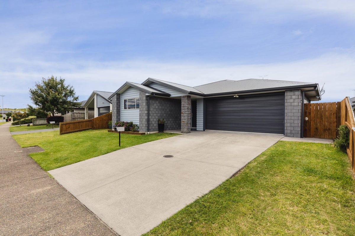 16 Tuaia Street, Pyes Pa, Tauranga - Carousel 2