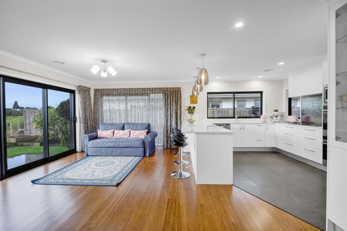 8 Greenridge Lane, Merrilands, New Plymouth - Carousel 23