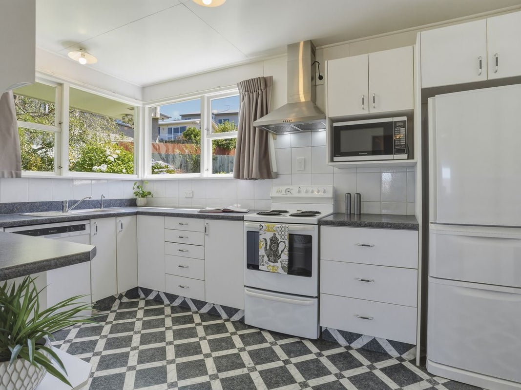 1 Ferntree Drive, Wakari, Dunedin - Carousel 2