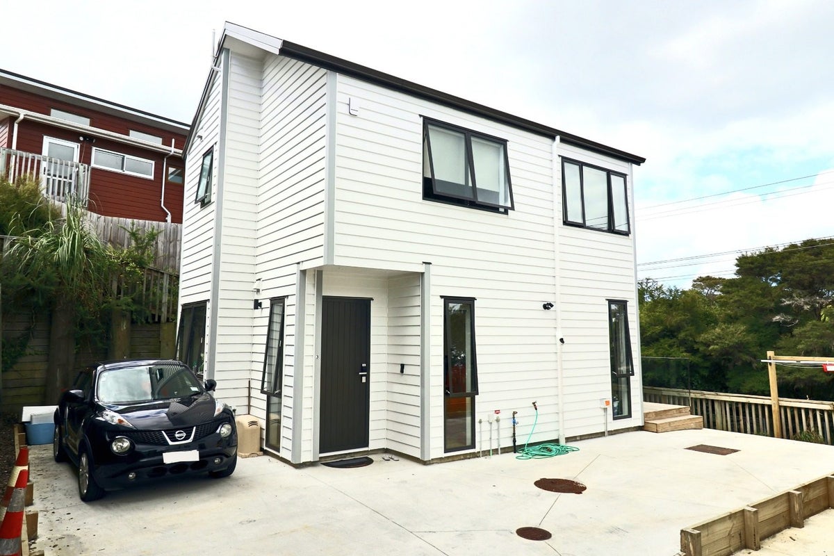 3 Korokio Lane, Henderson, Auckland - Carousel 1