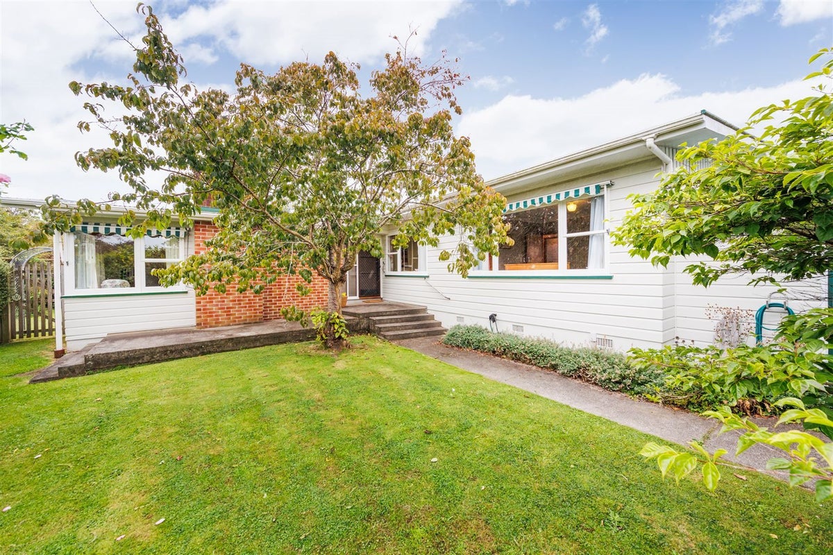 12 Belgrave Place, Awapuni, Palmerston North - Carousel 1