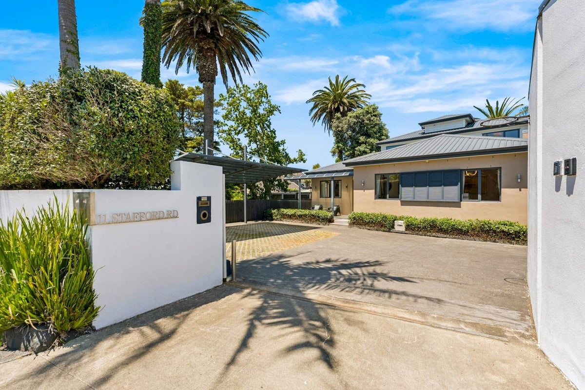 11 Stafford Road, Northcote Point, Auckland - Carousel 1