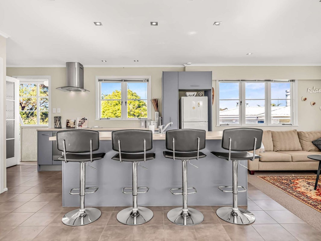 33 James Mcleod Road, Shelly Beach, South Head - Carousel 2