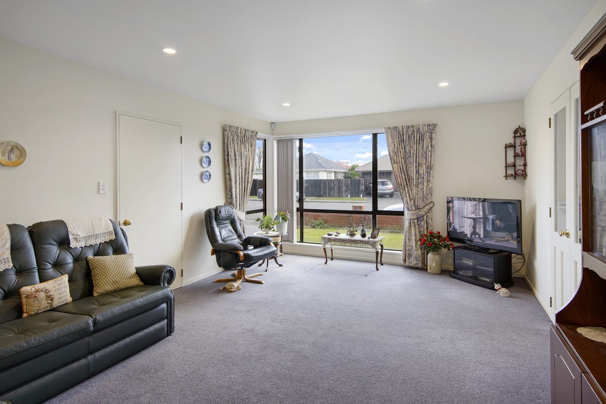 2/2 Corfe Street, Ilam, Christchurch - Carousel 2