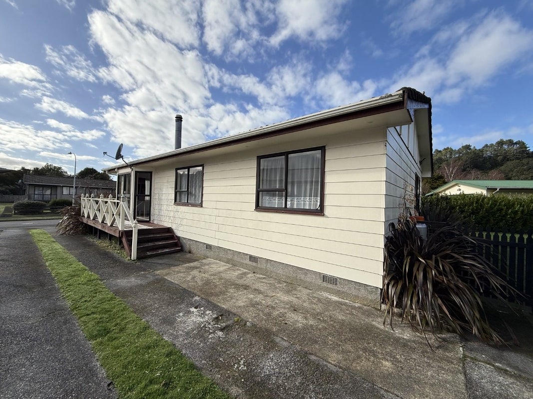 20 Topaz Street, Birchville, Upper Hutt - Carousel 2