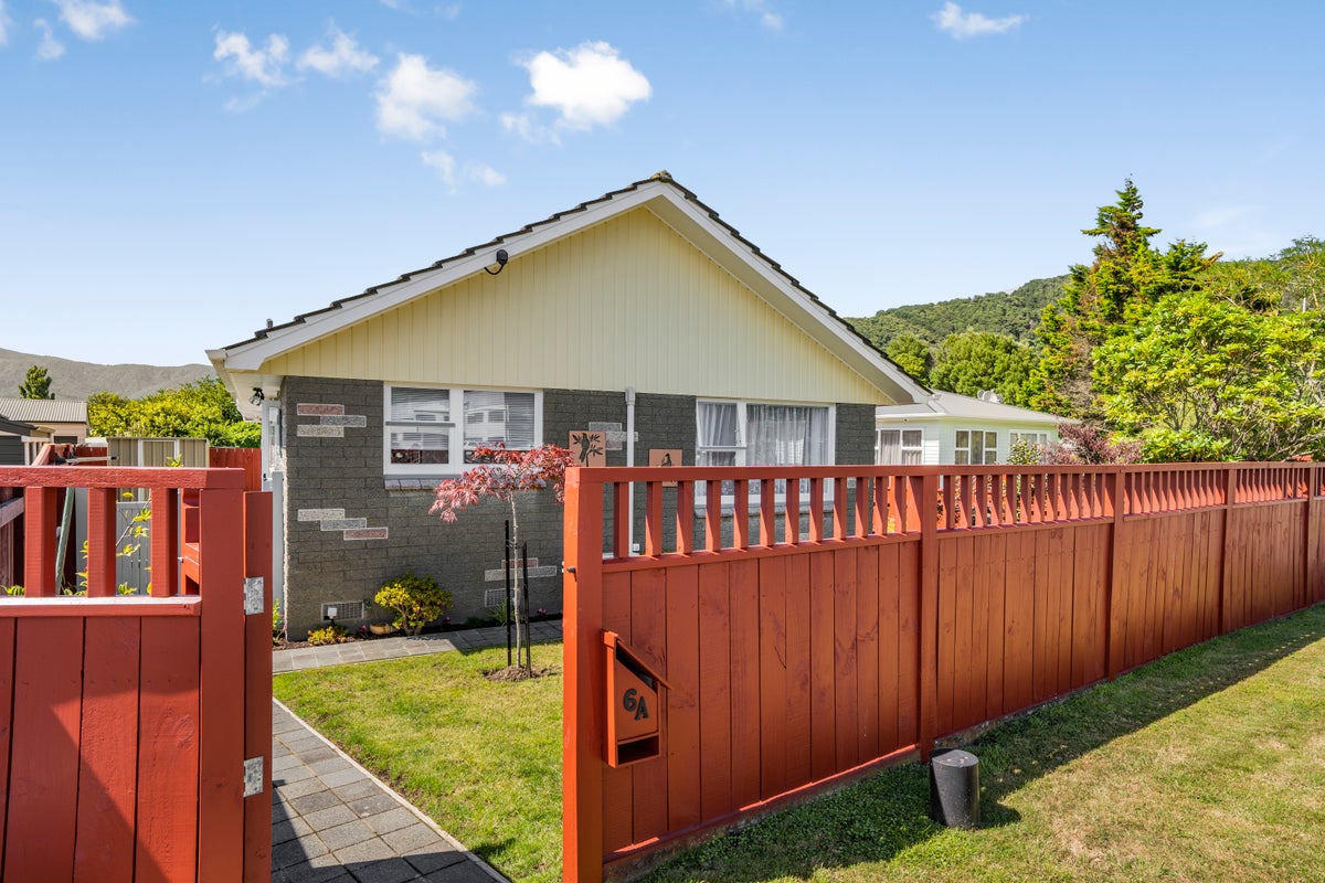 1/6 Parkway, Wainuiomata, Lower Hutt - Carousel 1