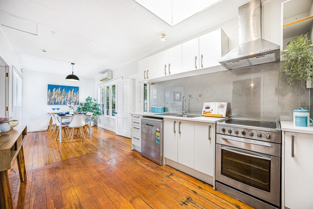 71 Renfrew Avenue, Sandringham, Auckland - Carousel 2
