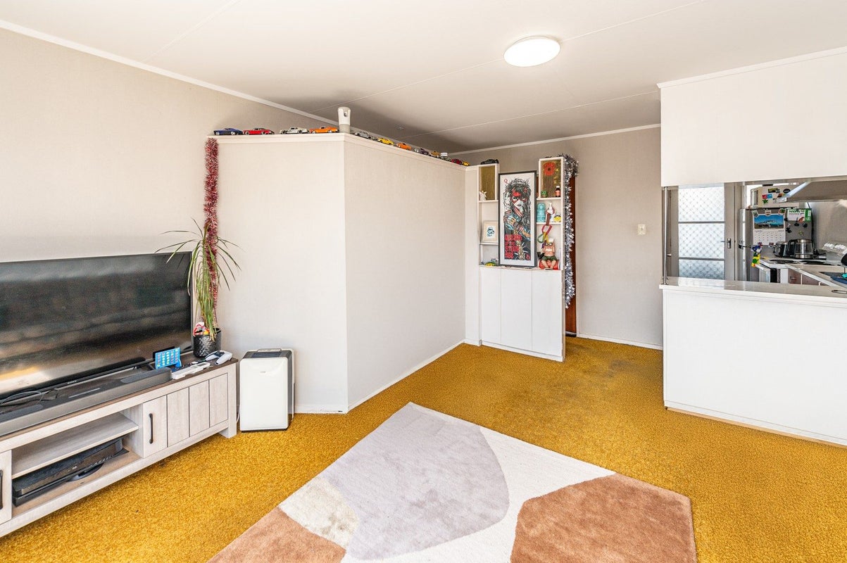 2/234 Heads RD, Gonville, Whanganui - Carousel 2