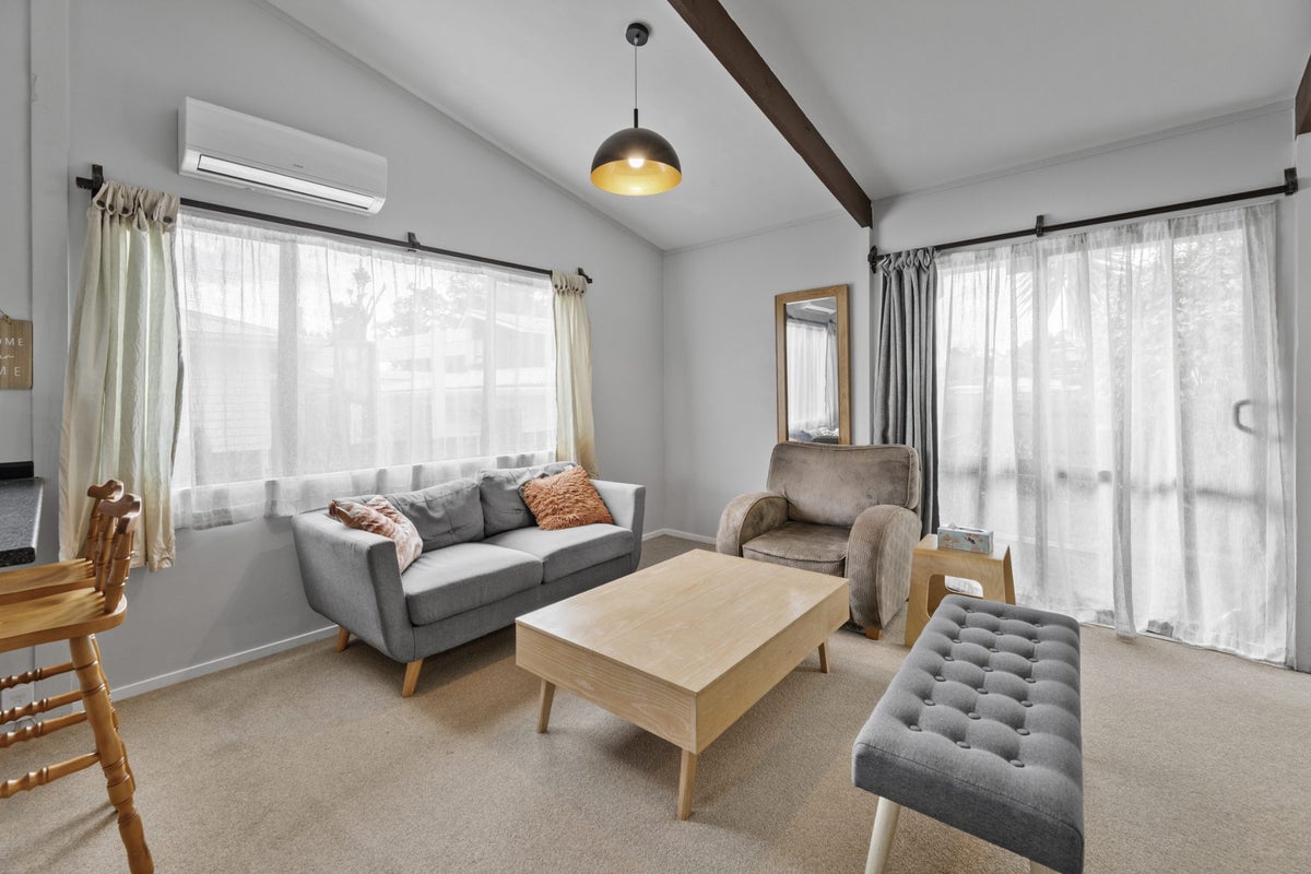2/180 Henderson Valley Road, Henderson, Auckland - Carousel 2