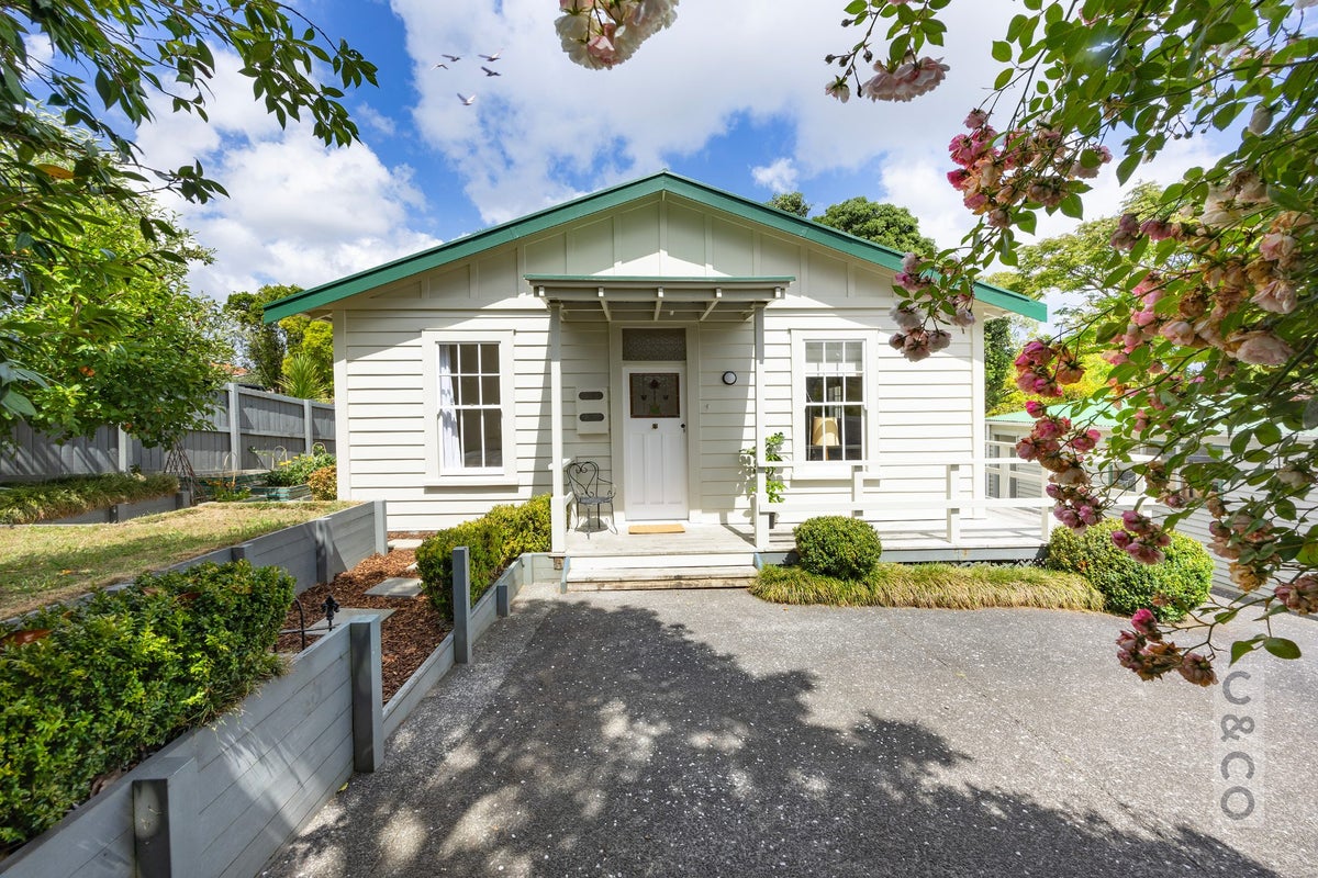 34 Weza Lane, Kumeu - Carousel 1