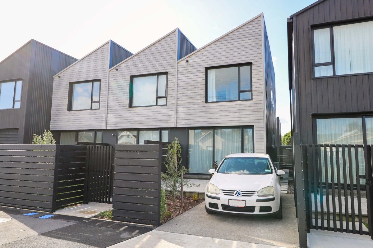 18A Tory Street, Petone, Lower Hutt - Carousel 1