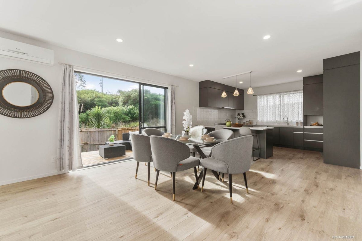 71A Santiago Crescent, Unsworth Heights, Auckland - Carousel 2