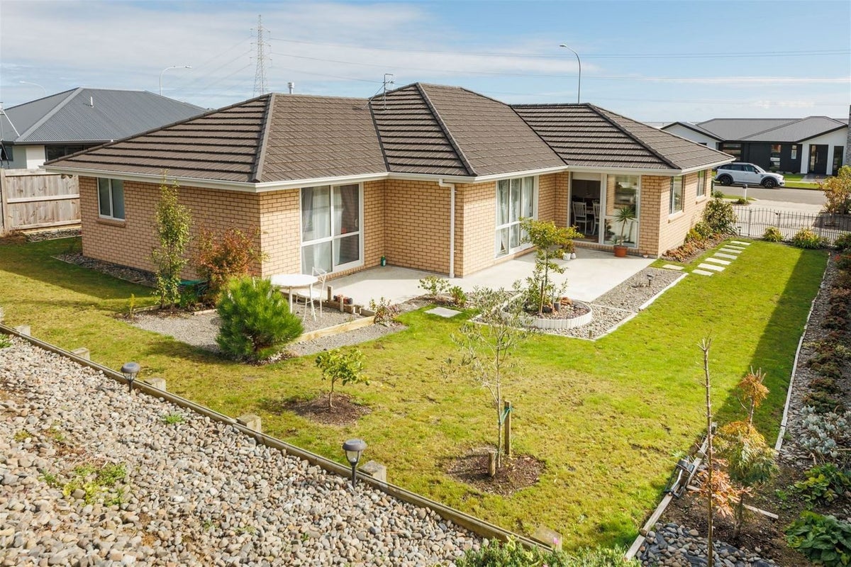 14 Atlantic Drive, Fitzherbert, Palmerston North - Carousel 22