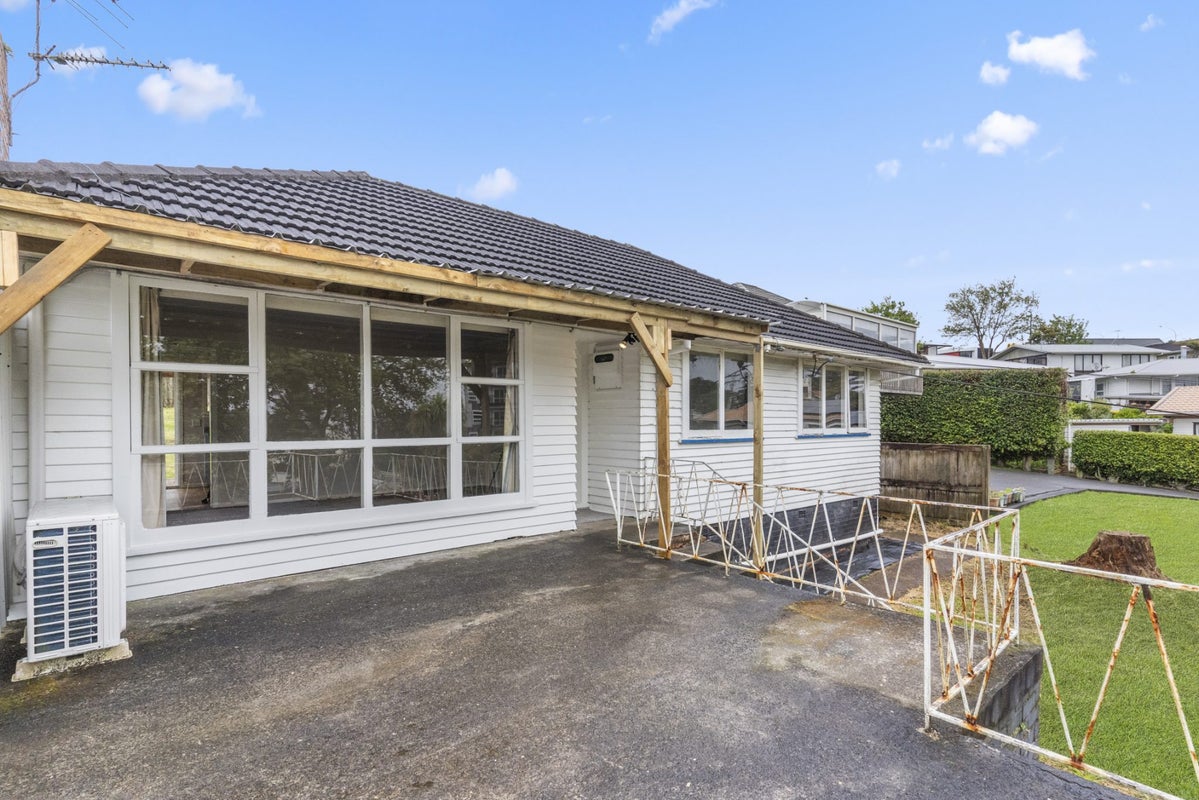 9 Sunnyfield Crescent, Glenfield, Auckland - Carousel 2