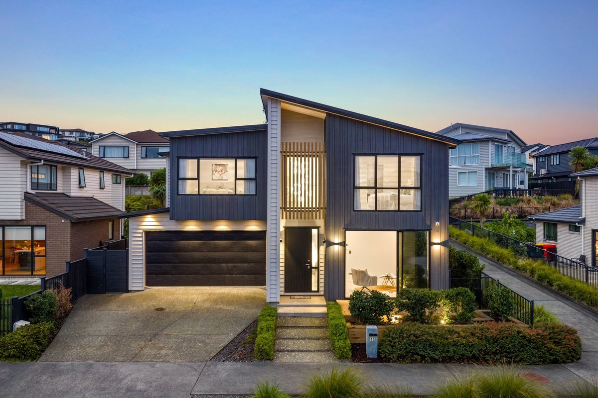 10 Keel Street, Long Bay, Auckland - Carousel 1