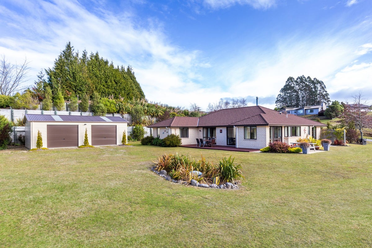 90 Loch Views Road, Acacia Bay, Taupo - Carousel 1